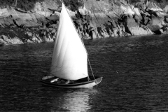 dingy-sail-rocks